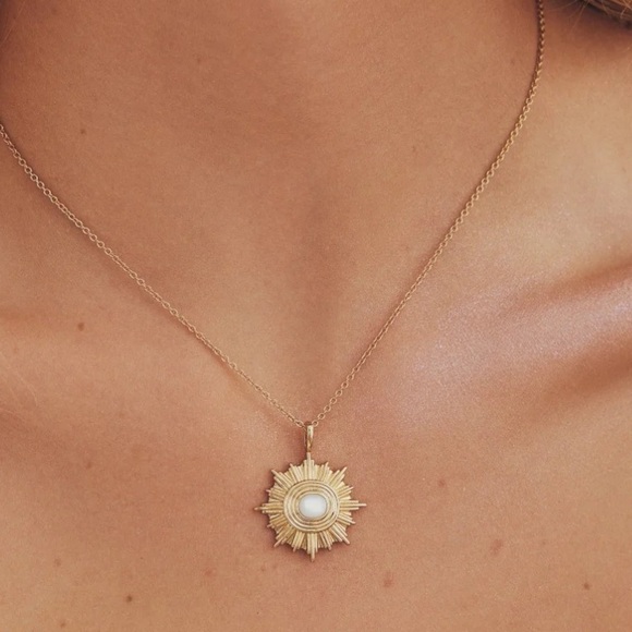 Elizabeth Stone mother of pearl Supernova necklace - Picture 2 of 2
